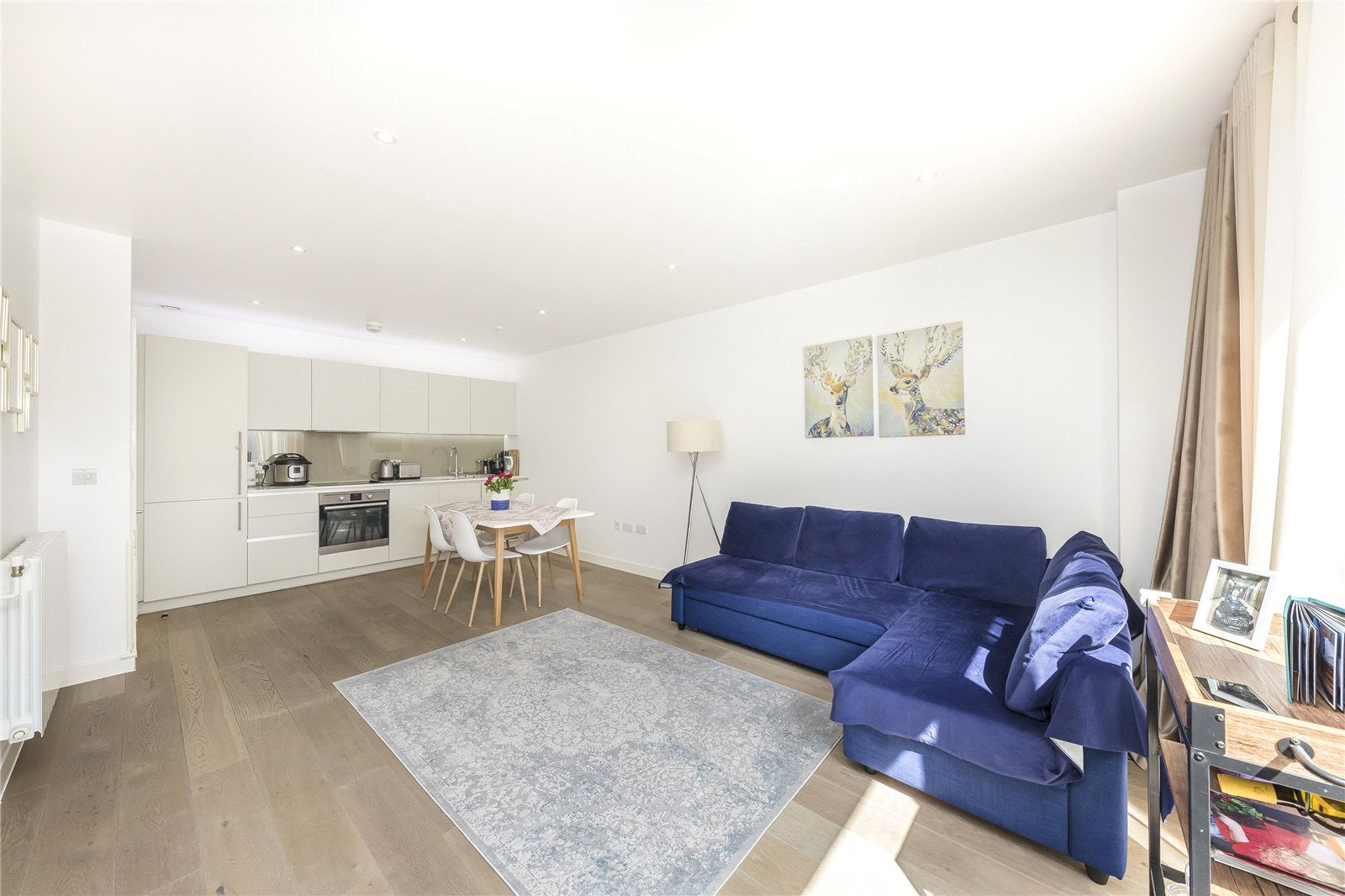 Flat Astell Road in Greater London