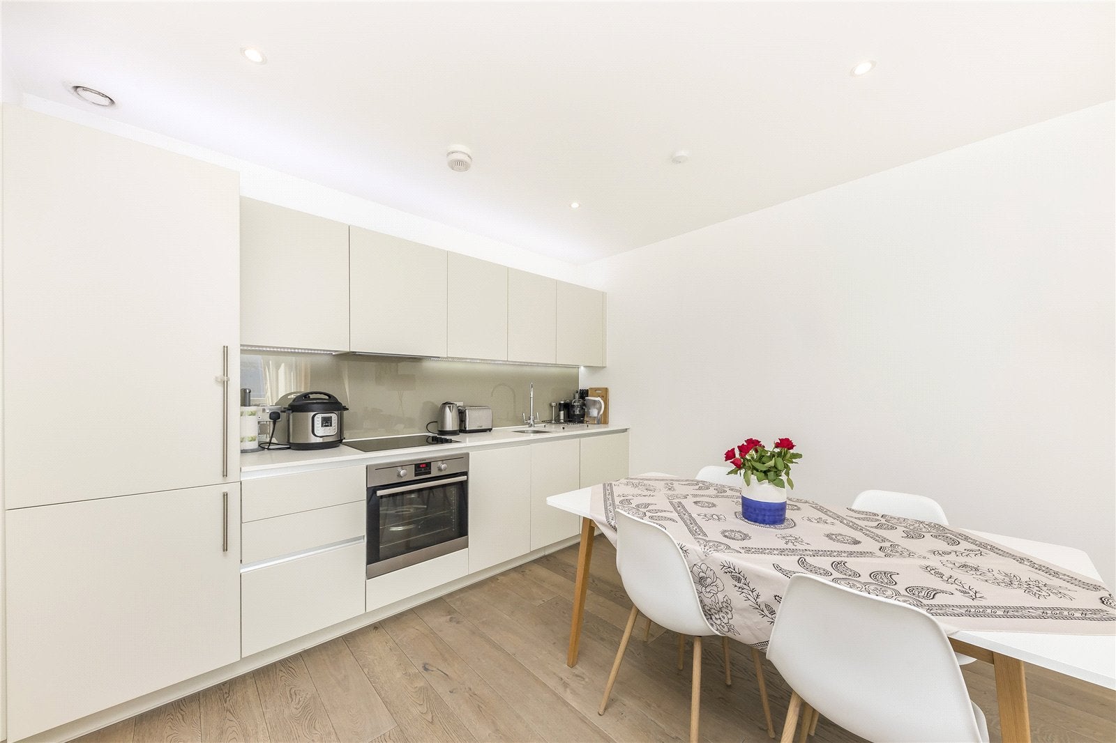 Flat Astell Road in Greater London
