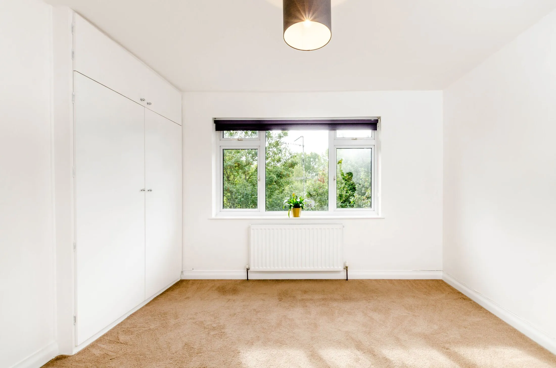 Flat Uxbridge Road in Three Rivers
