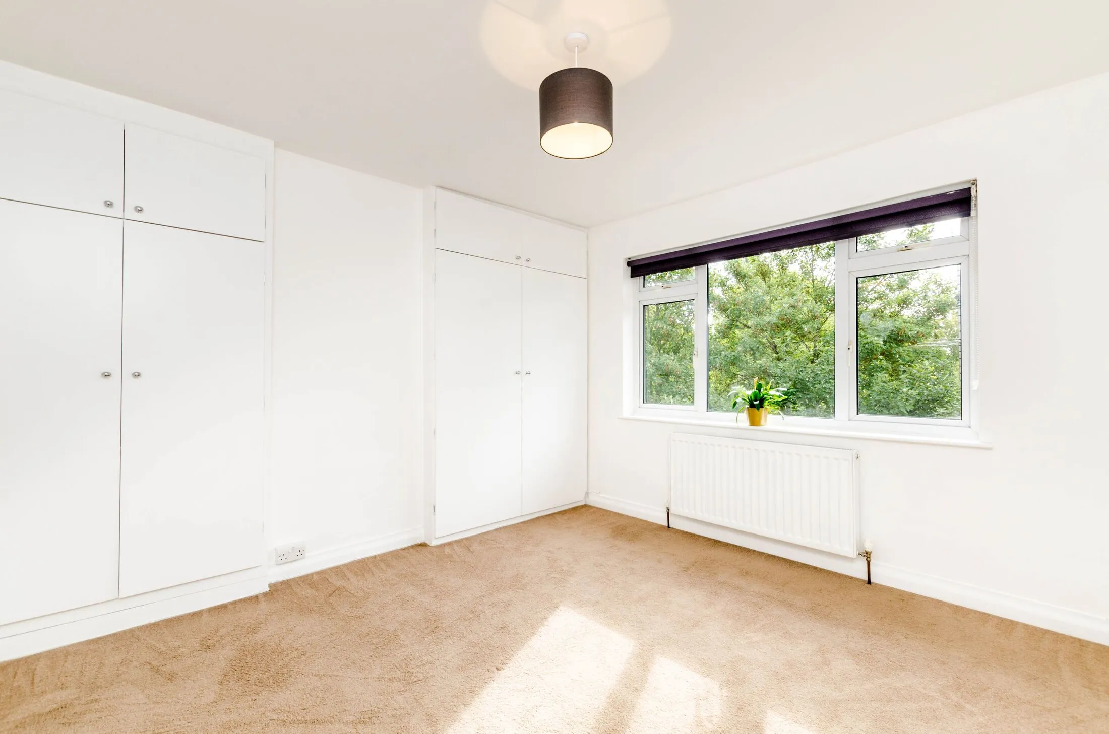 Flat Uxbridge Road in Three Rivers