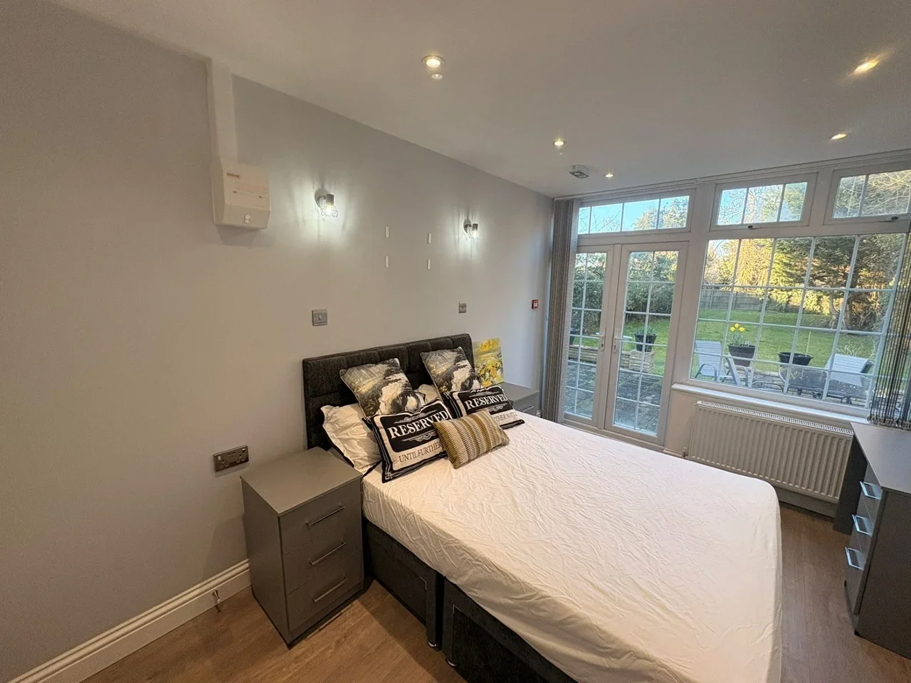 Room Forty Avenue in Greater London