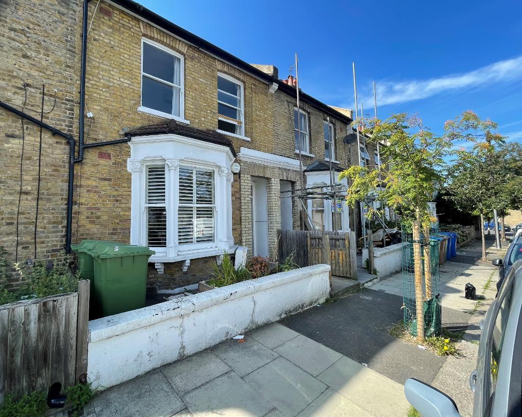 Flat Balchier Road in Greater London