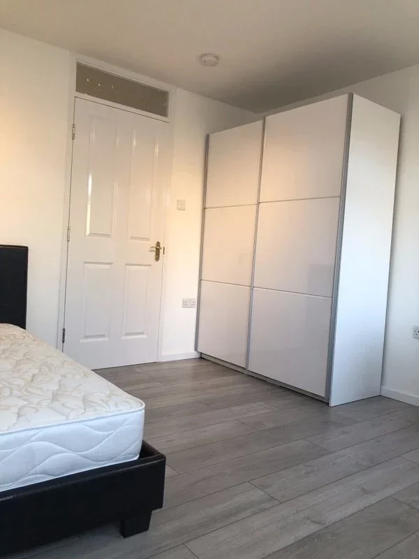 Room Saltwell Street in Greater London