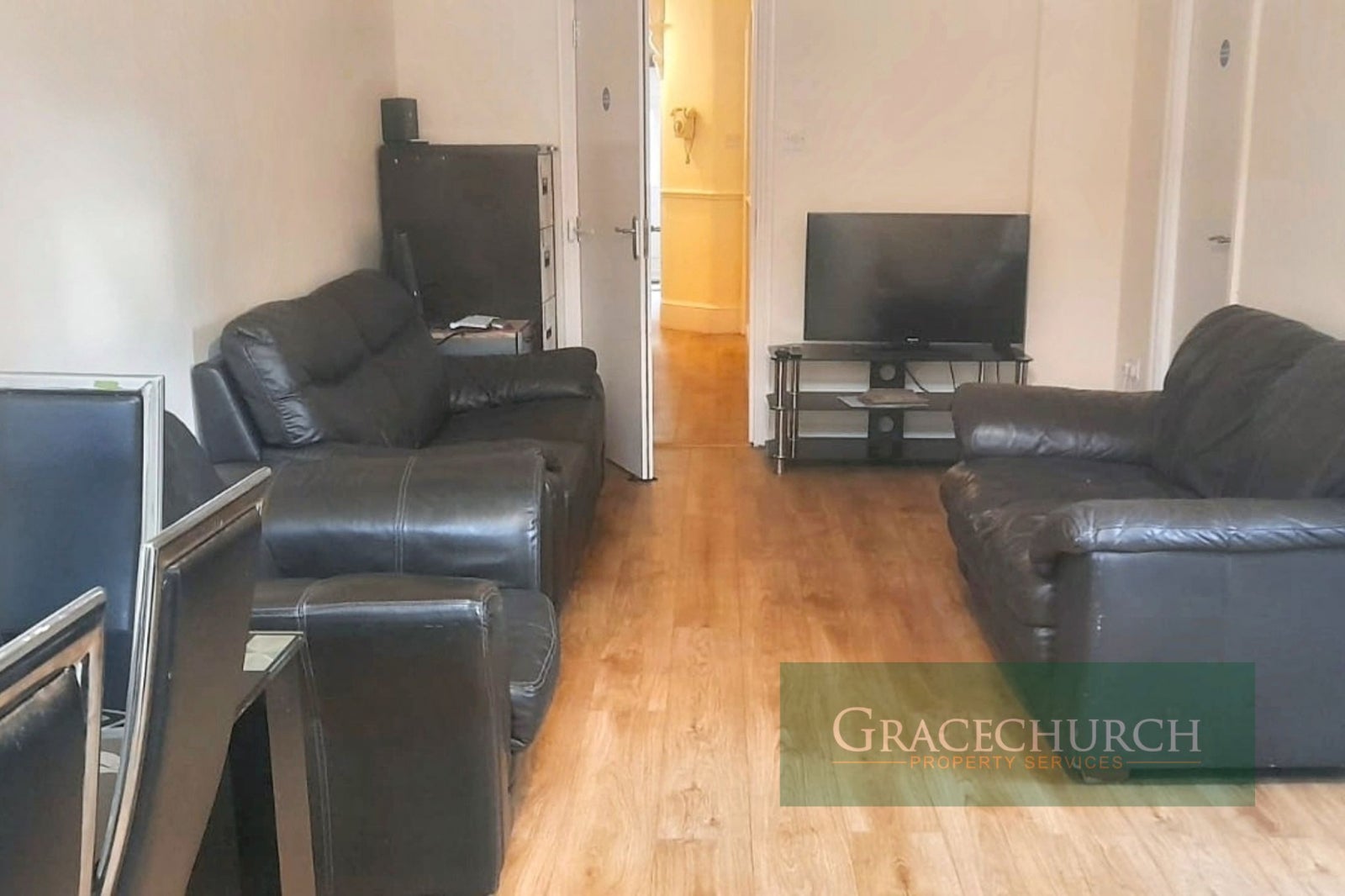 Room Totteridge Road in Greater London