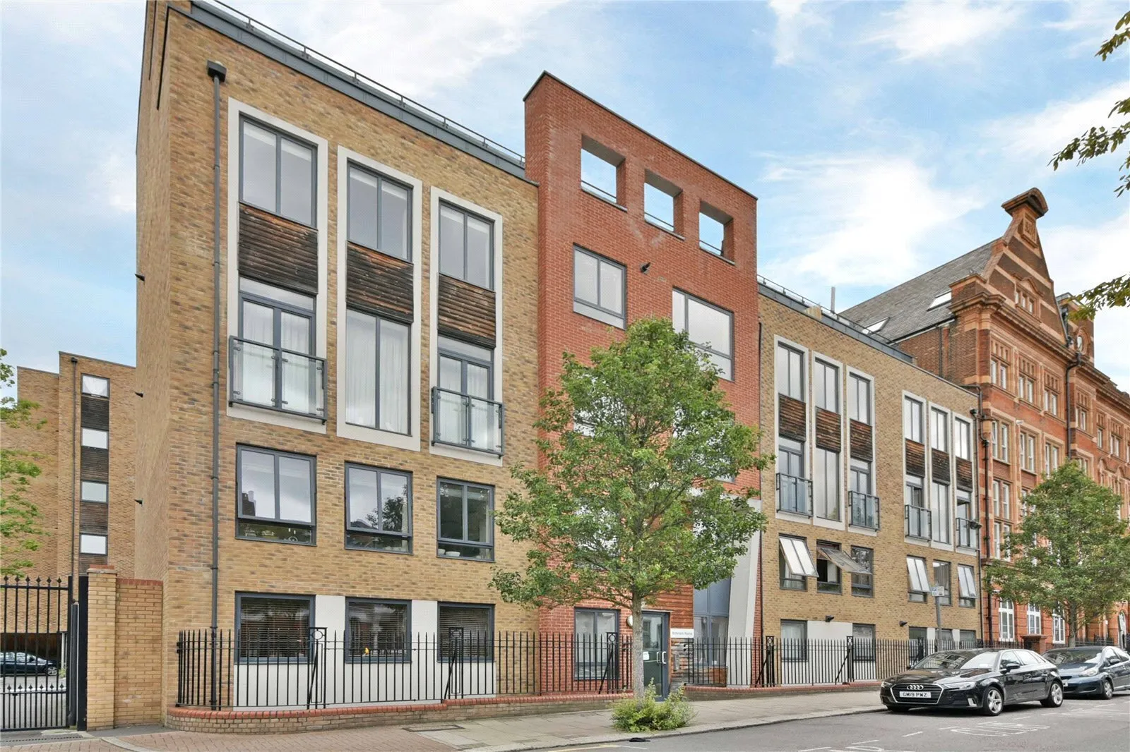Flat Glengall Road in Greater London