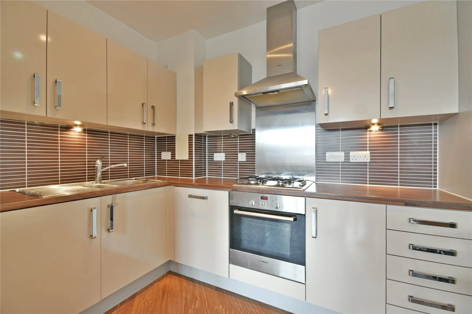 Flat Glengall Road in Greater London