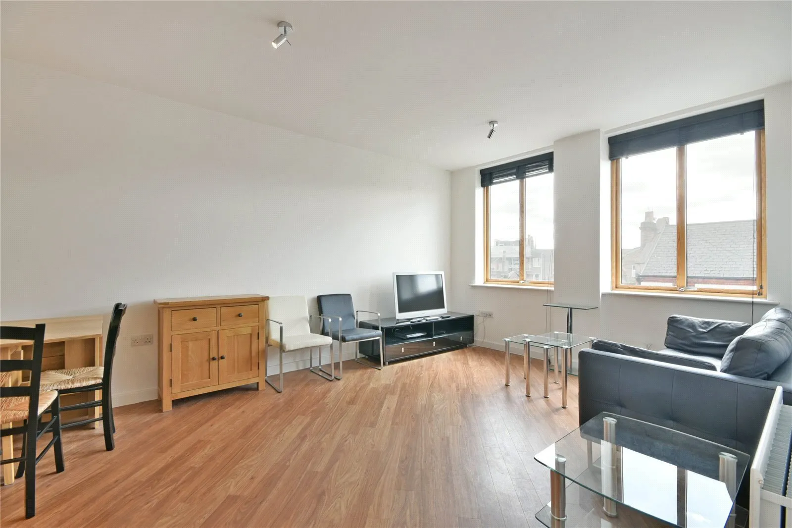 Flat Glengall Road in Greater London