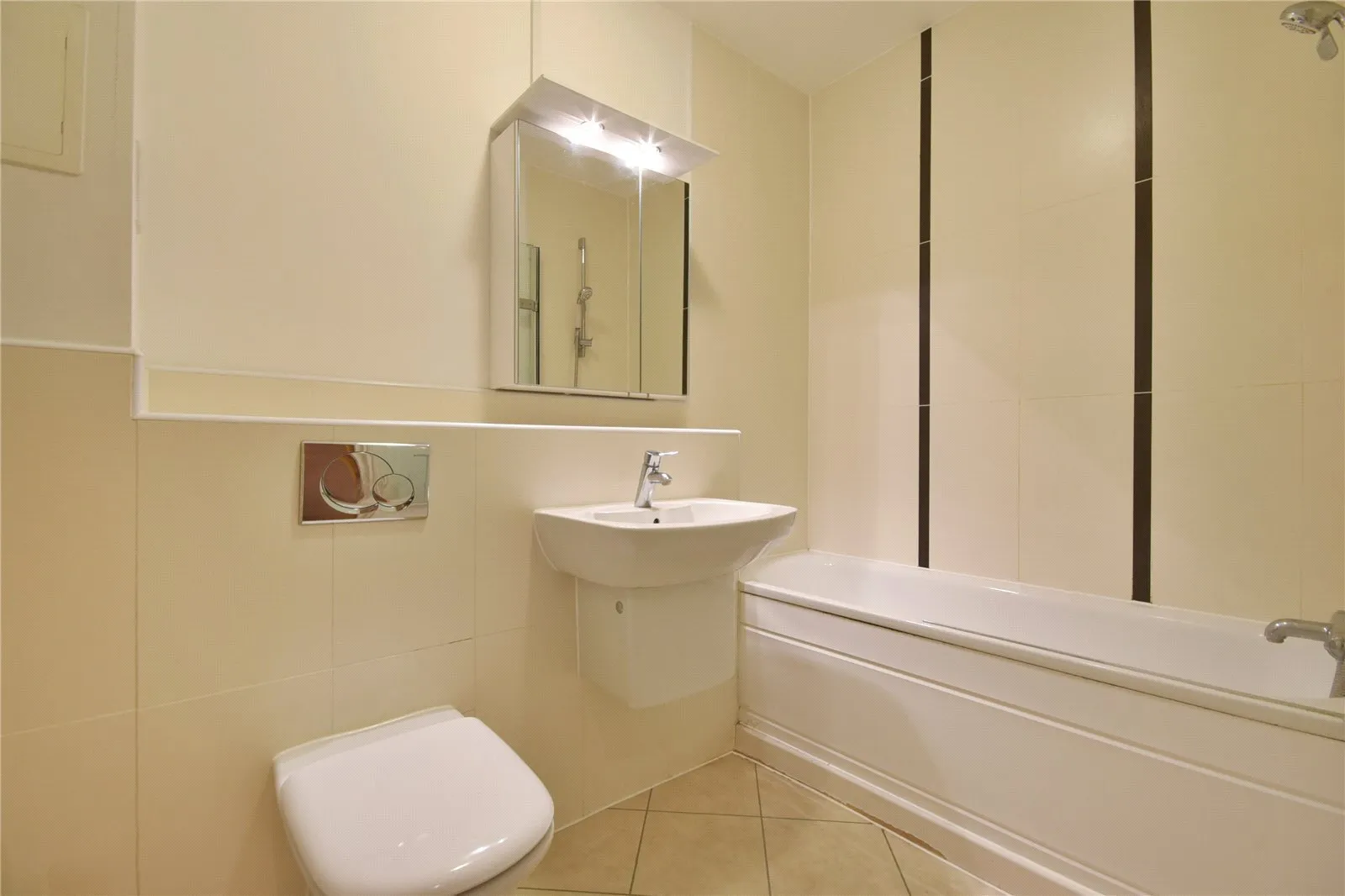 Flat Glengall Road in Greater London