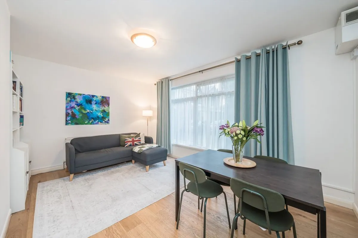 Flat Yelverton Lodge in Greater London
