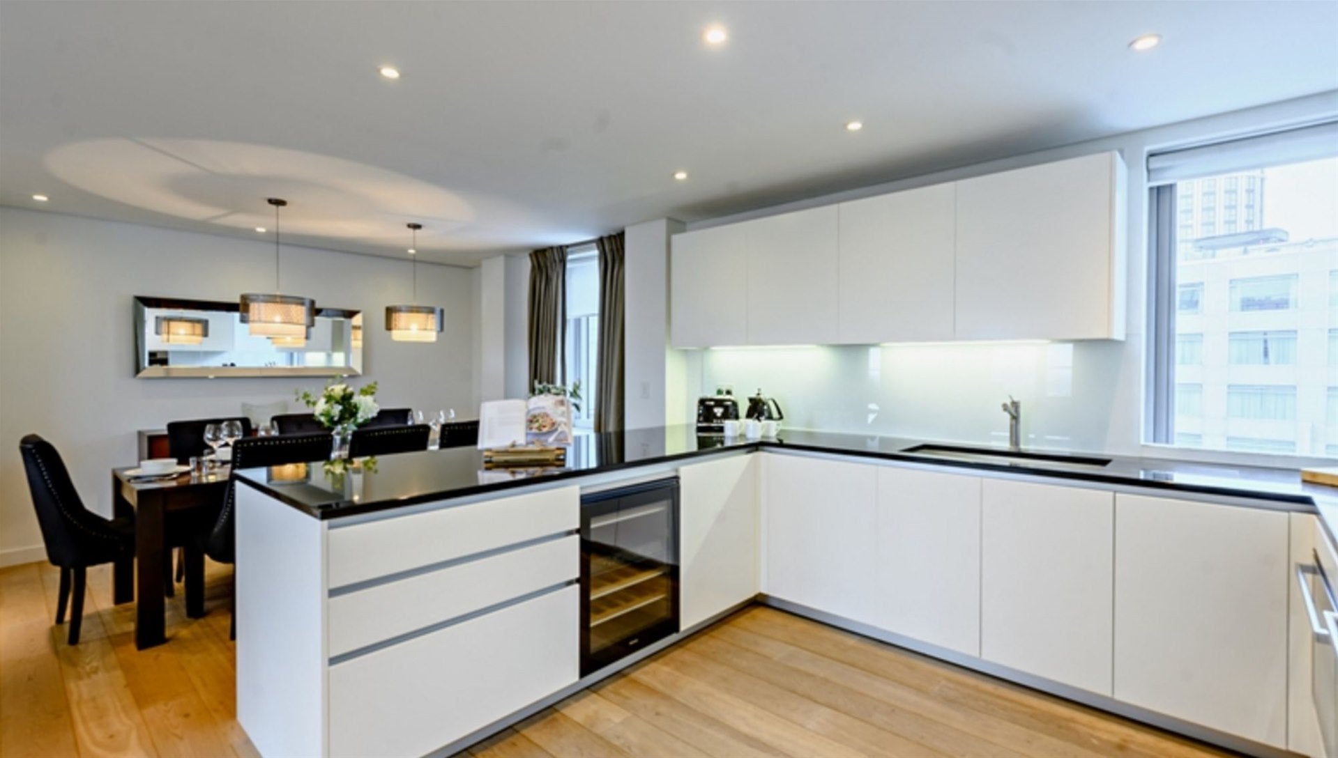 Flat Merchant Square in City of Westminster
