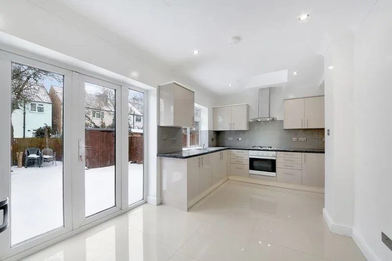 Room Donnybrook Road in Greater London