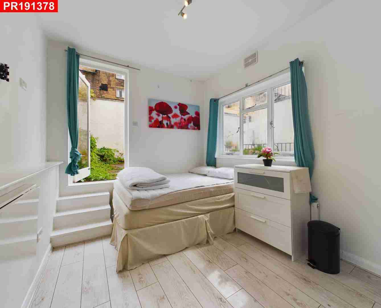 Flat Gloucester Terrace in City of Westminster