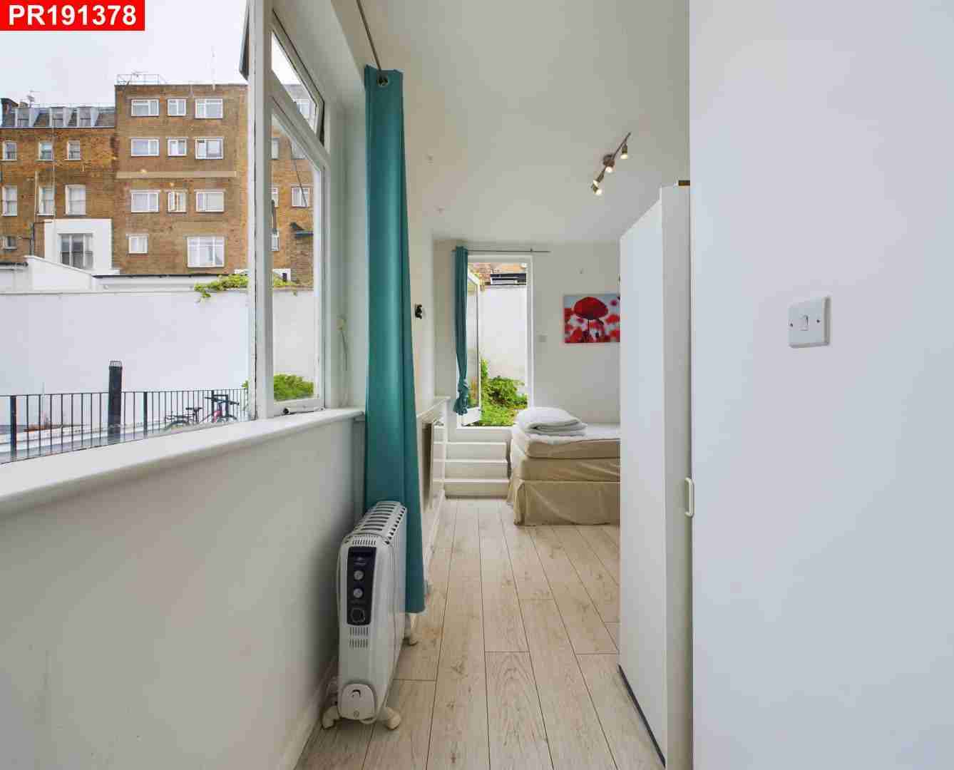 Flat Gloucester Terrace in City of Westminster