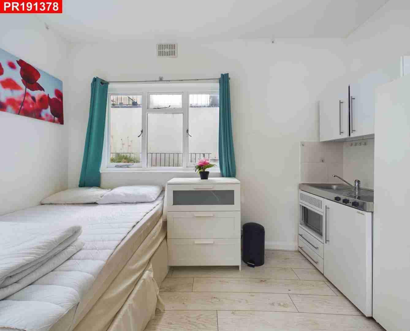 Flat Gloucester Terrace in City of Westminster