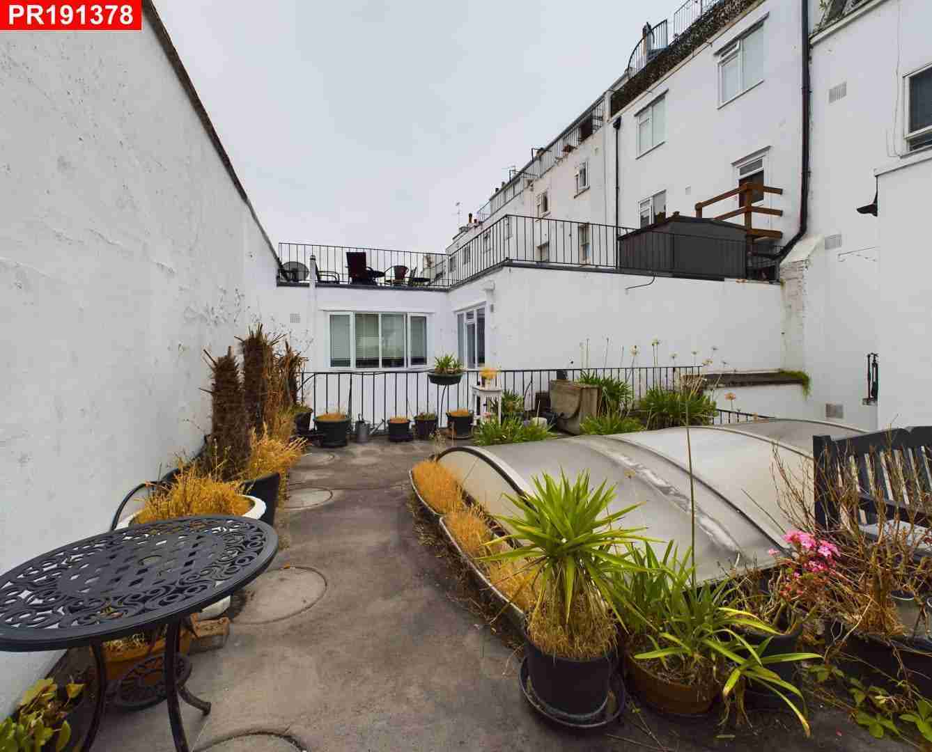 Flat Gloucester Terrace in City of Westminster