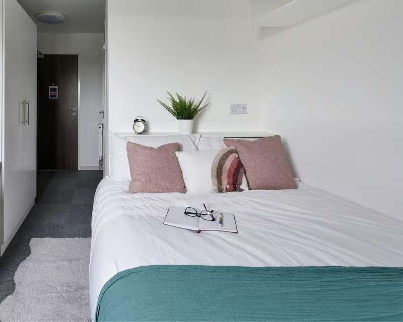 Room Ebrington Street in Plymouth