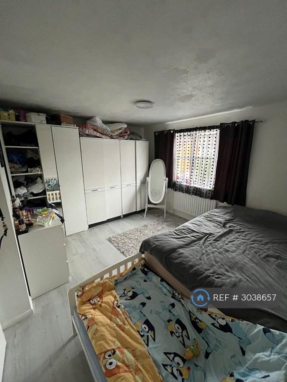 Flat Westmacott Drive in Greater London