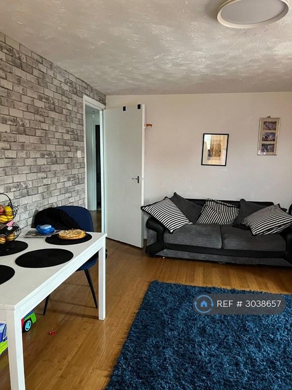 Flat Westmacott Drive in Greater London