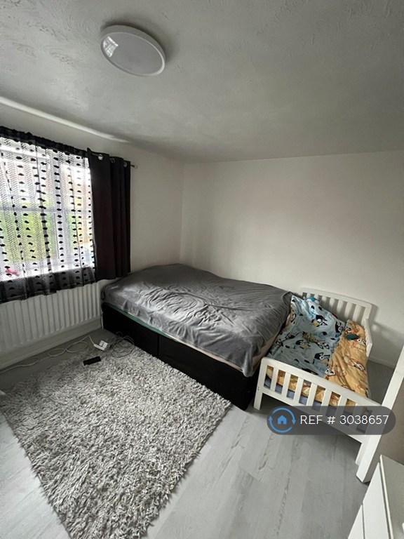 Flat Westmacott Drive in Greater London