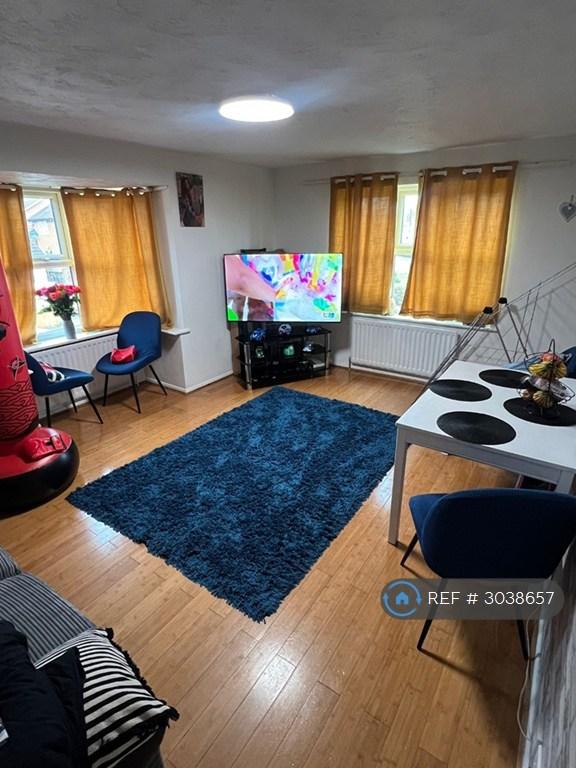 Flat Westmacott Drive in Greater London