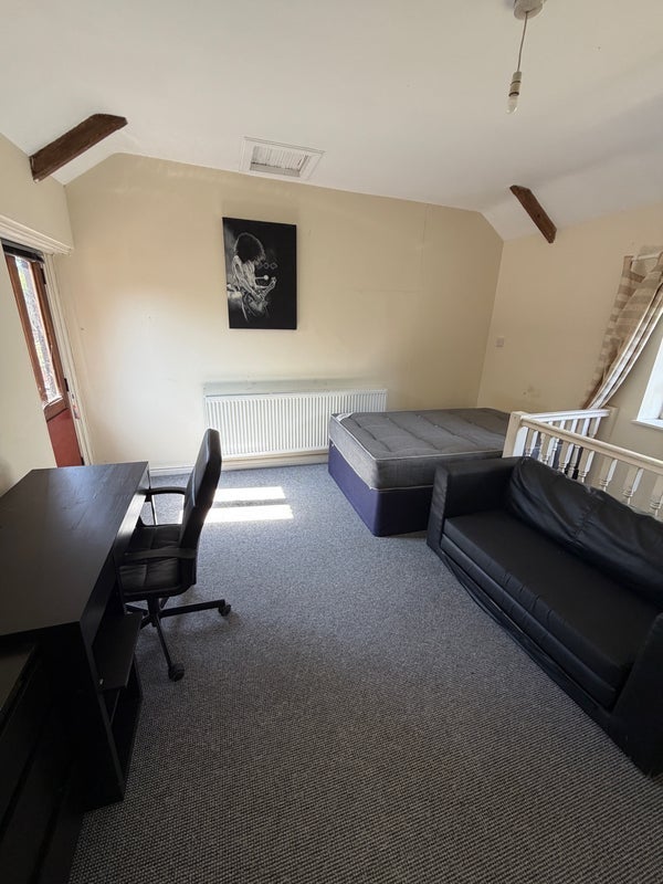 Room Wilford Lane in Nottingham