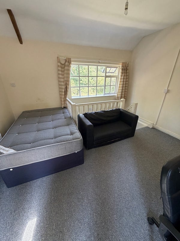 Room Wilford Lane in Nottingham