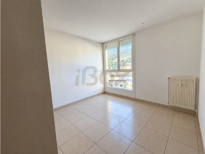 Flat Avenue Émile Vincent in Toulon
