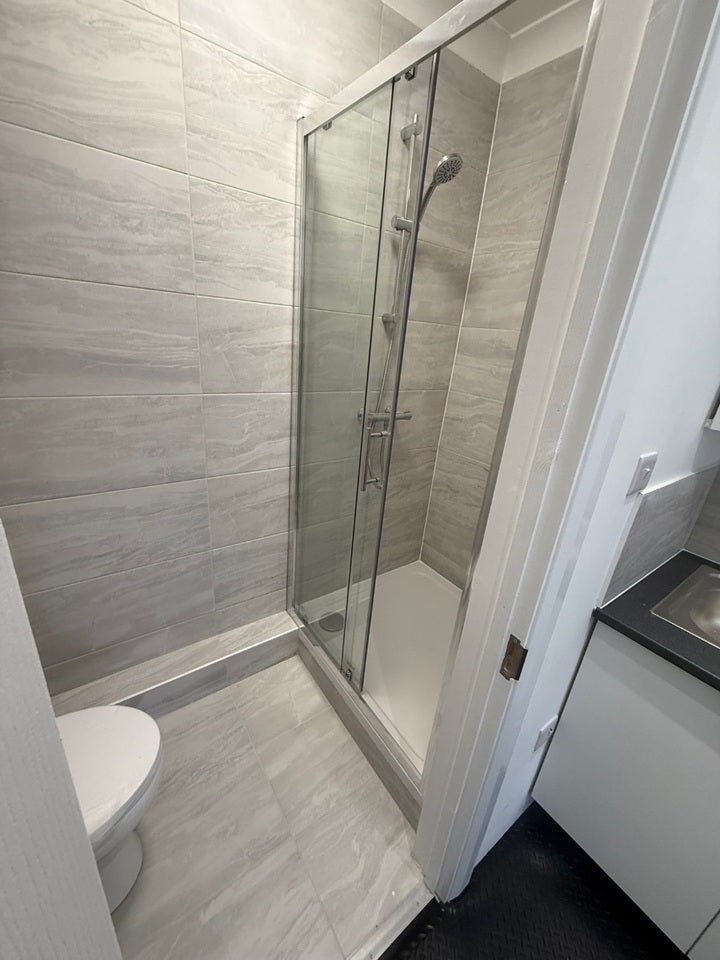 Room High Road in Greater London