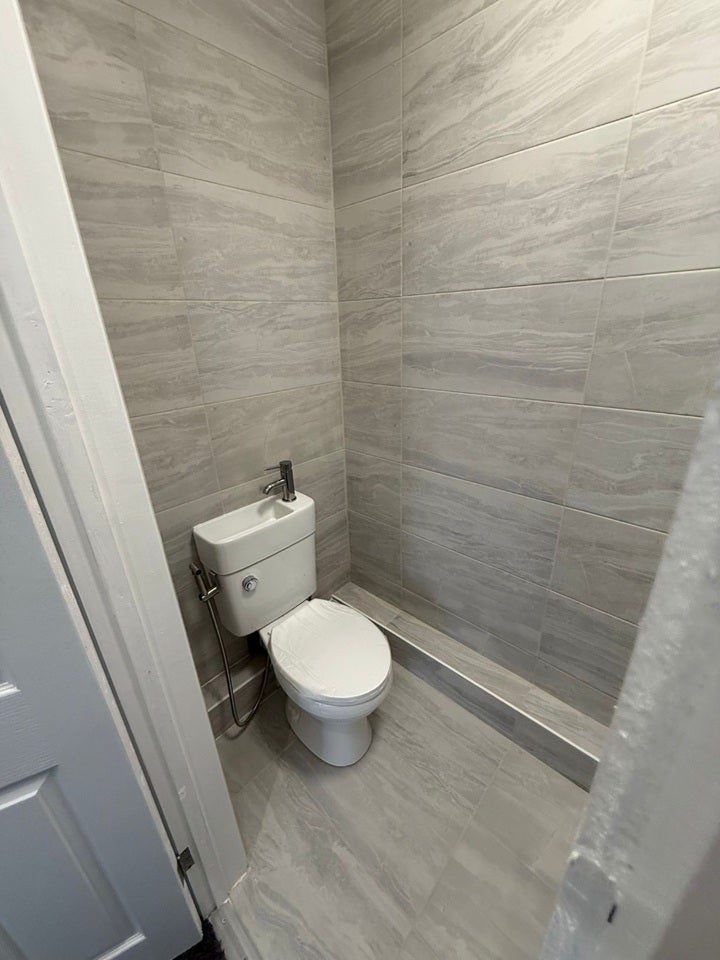 Room High Road in Greater London