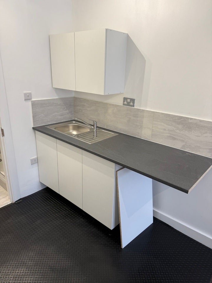 Room High Road in Greater London