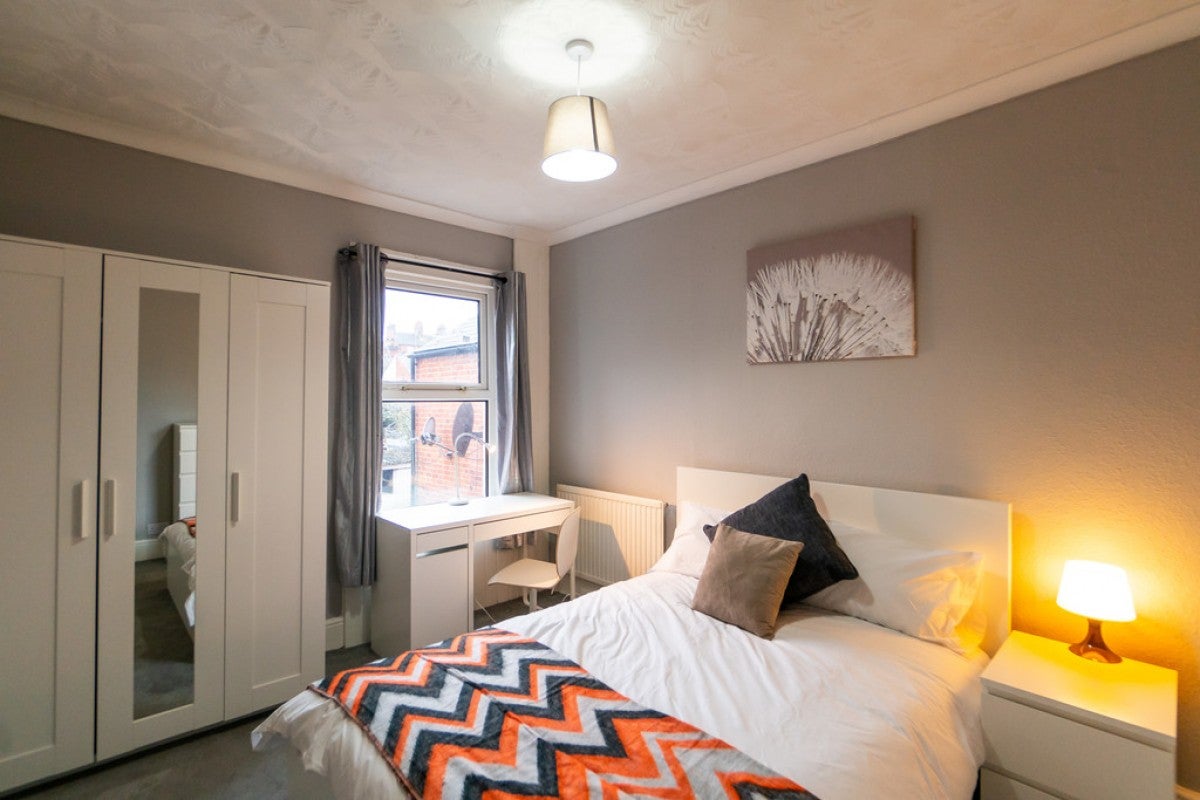 Flat Goldsmid Road in Reading