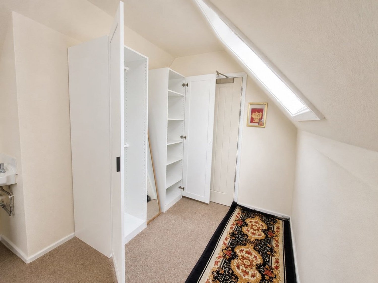 Room Wavell Way in Winchester