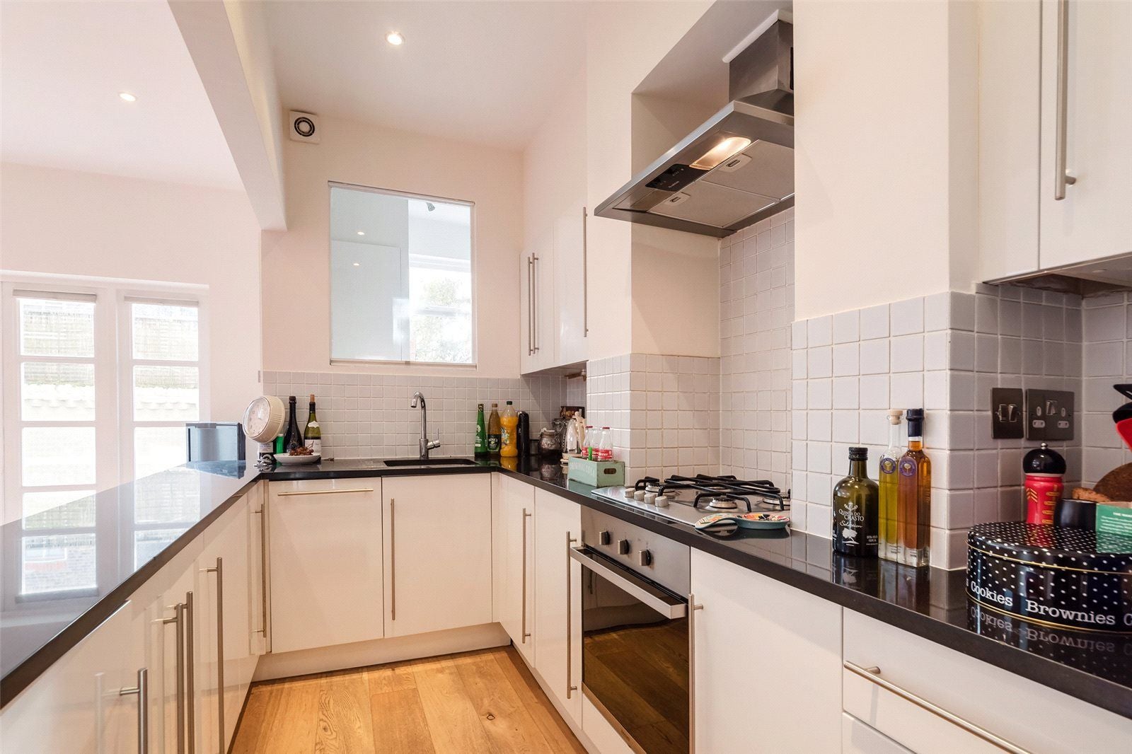 Flat Wardo Avenue in Greater London