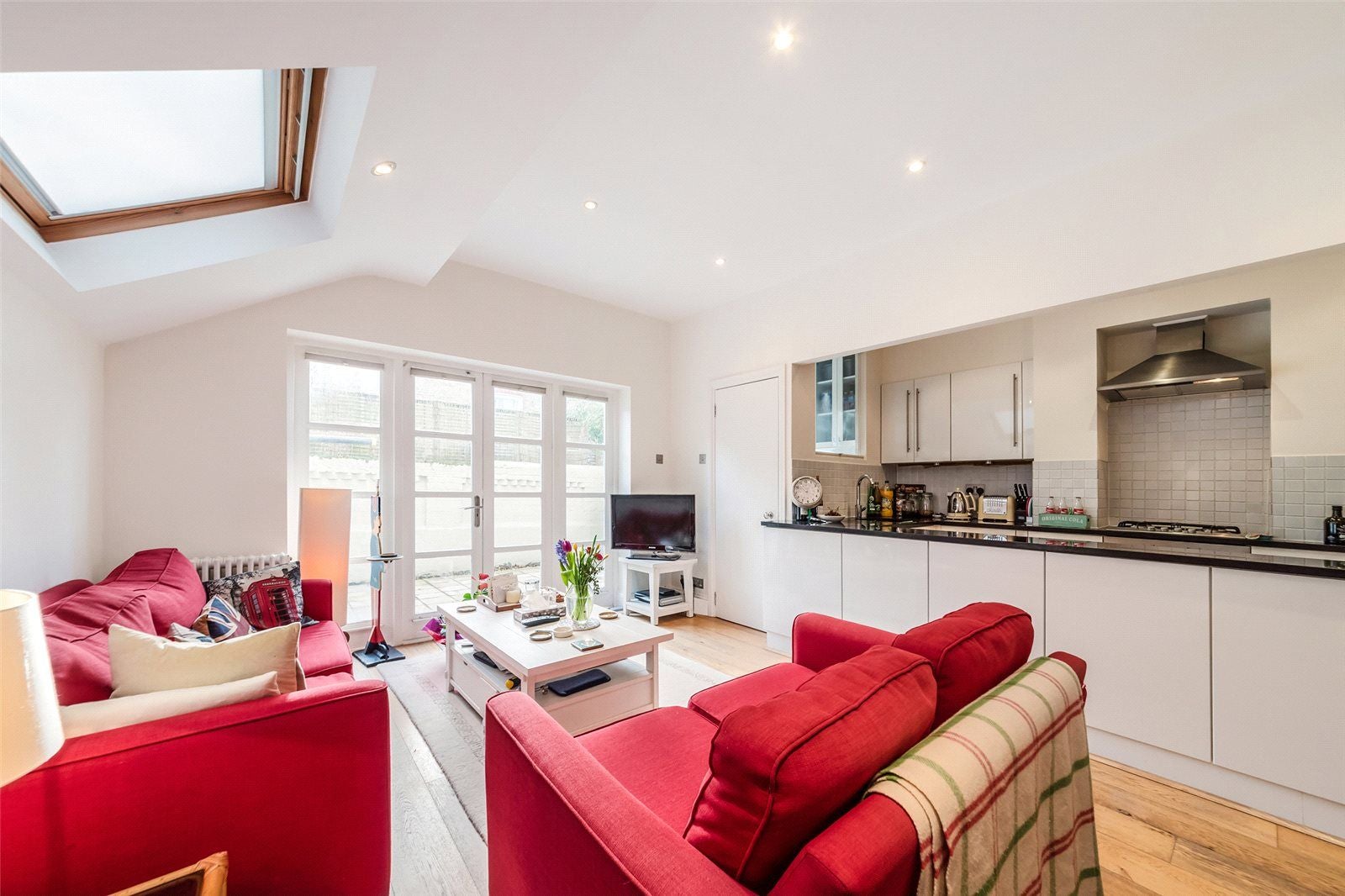 Flat Wardo Avenue in Greater London
