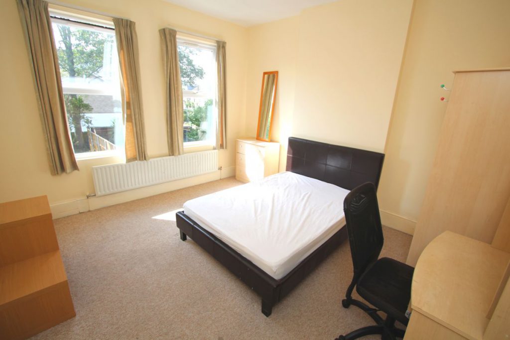 Flat Queen Elizabeth Road in Greater London