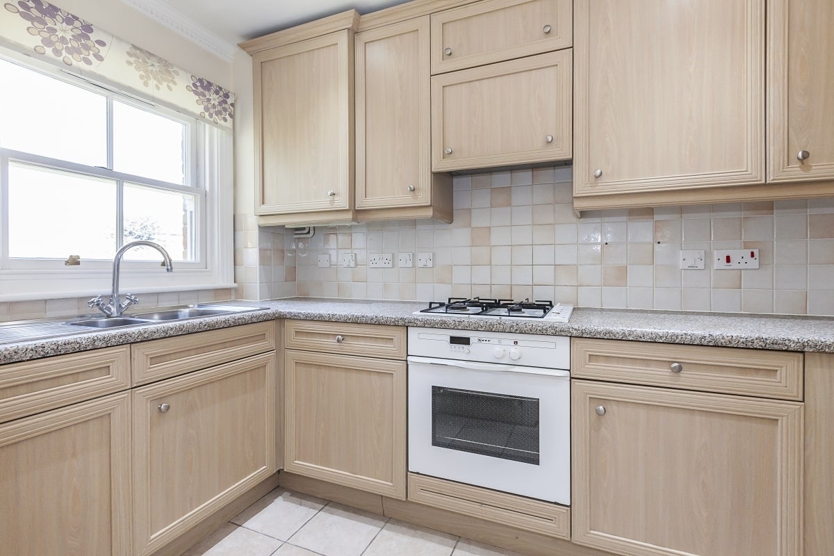 Flat Cedars Close in Greater London