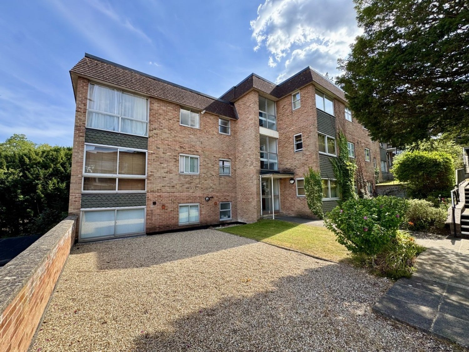 Flat West Mount in Guildford