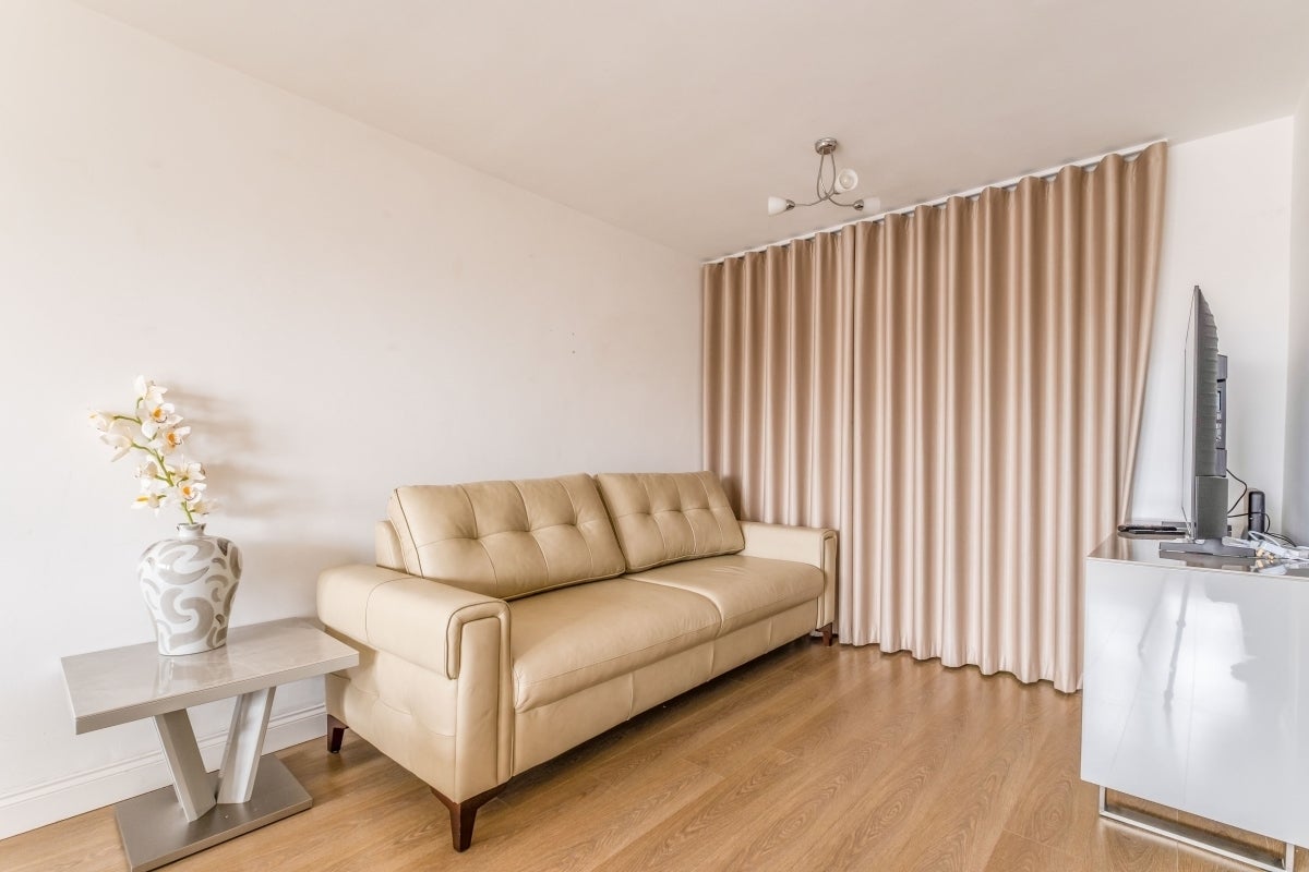 Flat Gipsy Lane in Greater London