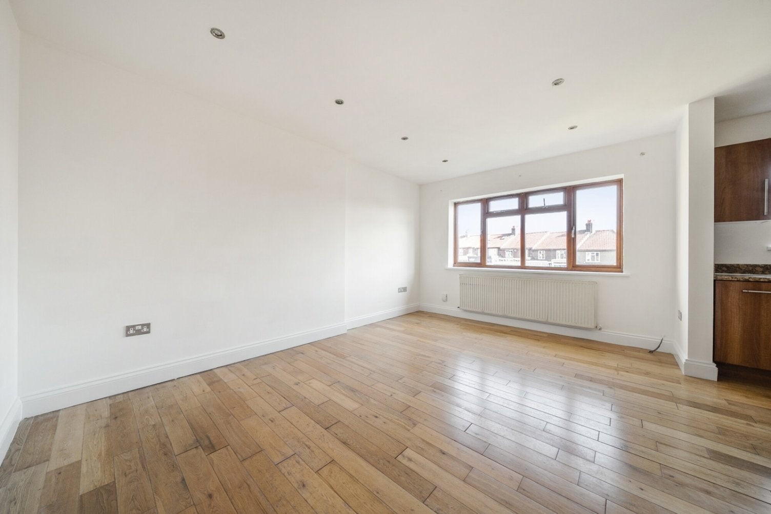 Flat Mayplace Road East in Greater London