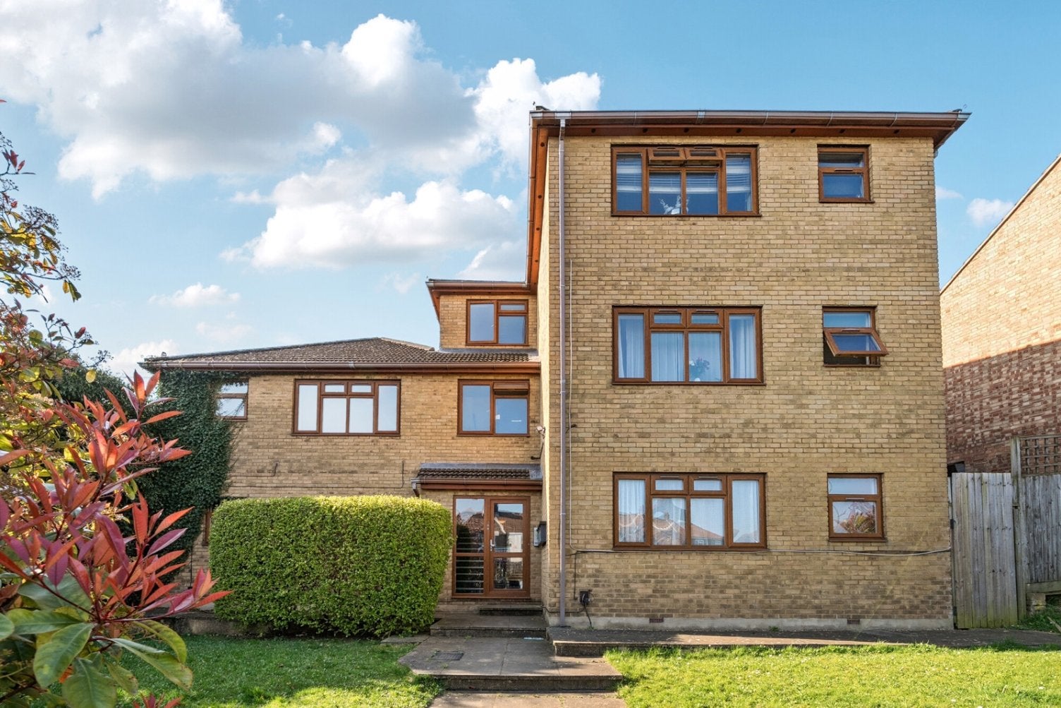 Flat Mayplace Road East in Greater London