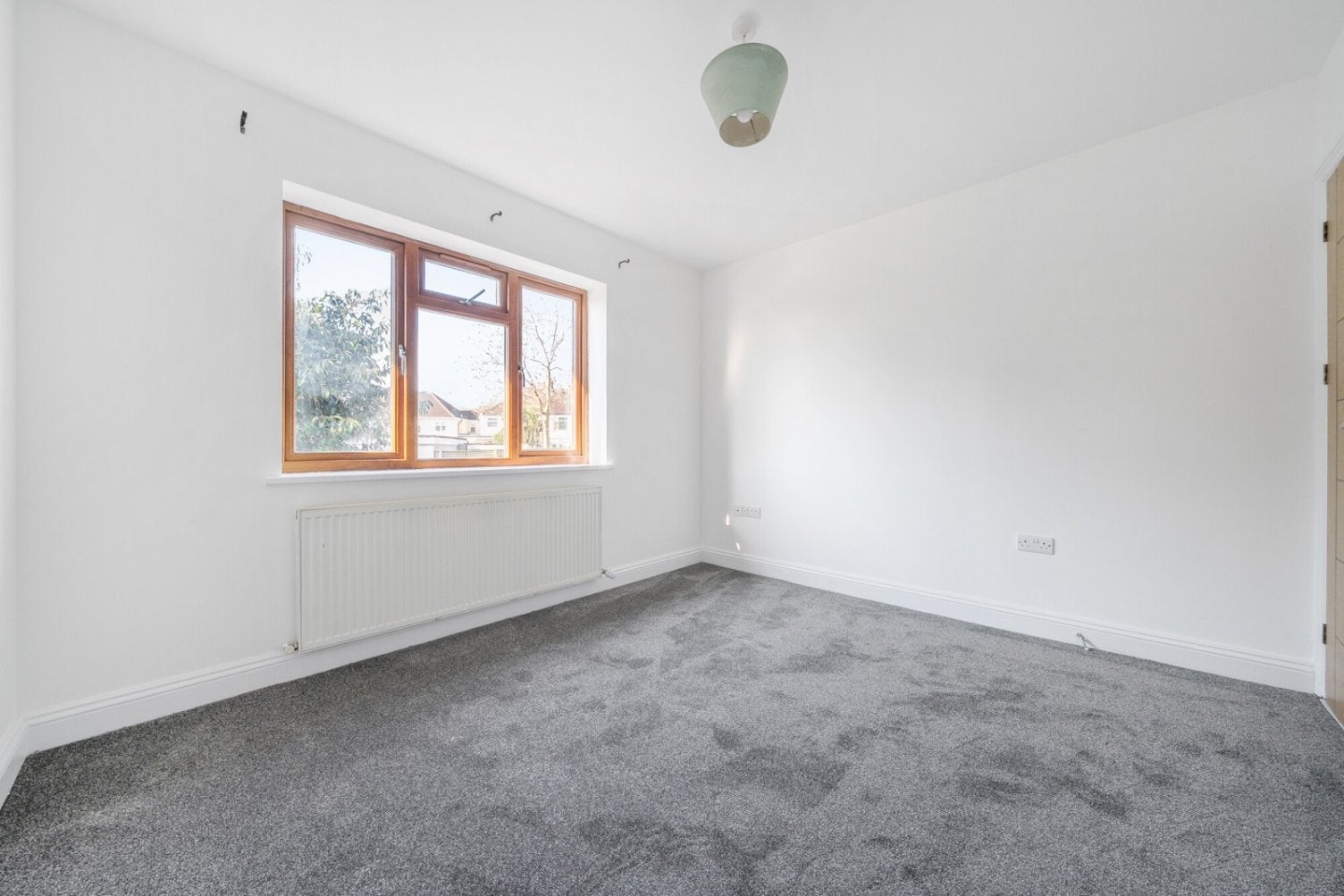 Flat Mayplace Road East in Greater London