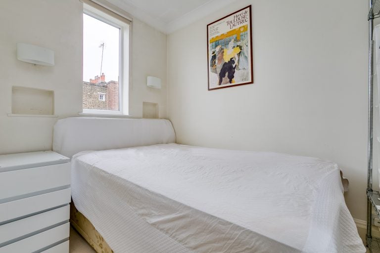 Flat Rosemoor Street in Greater London