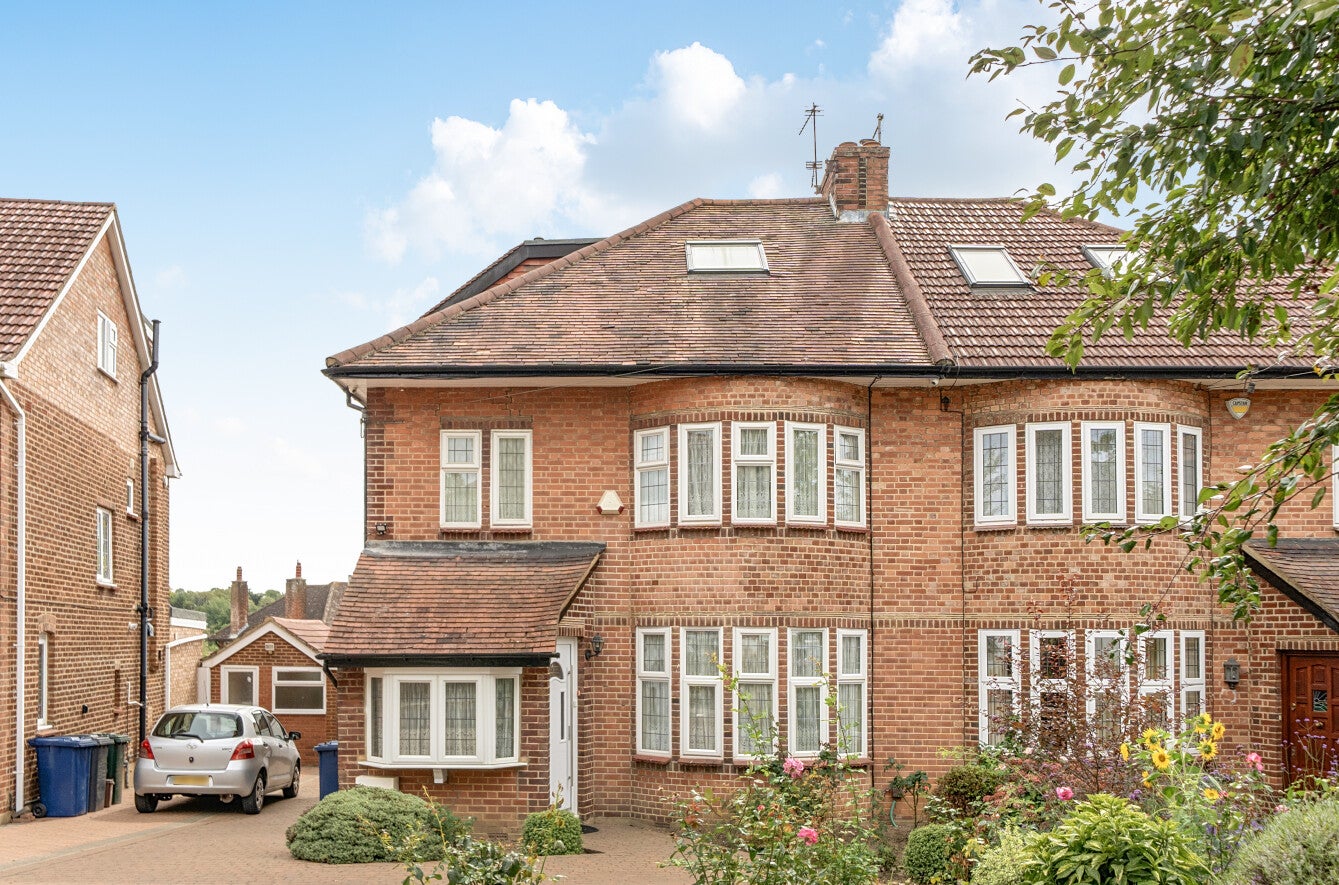 House Cissbury Ring South in Greater London