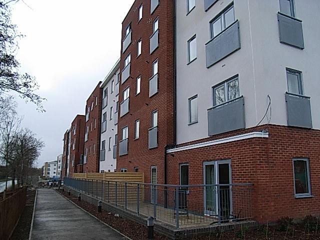 Flat Taywood Road in Greater London