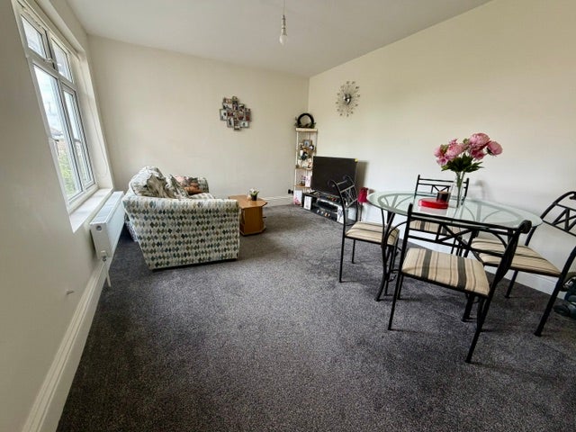 Flat Mountnessing Road in Billericay