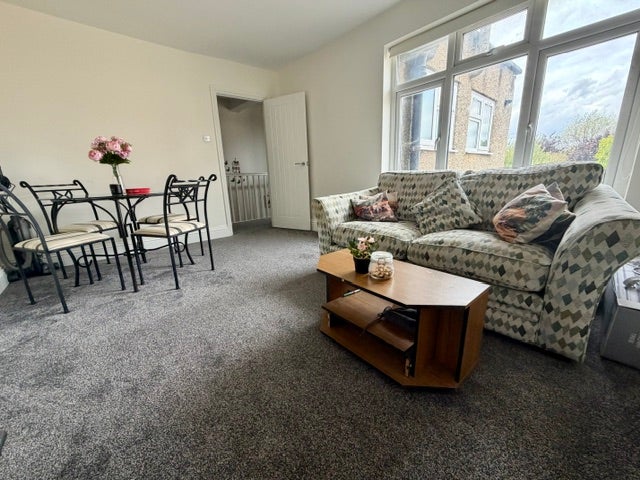 Flat Mountnessing Road in Billericay