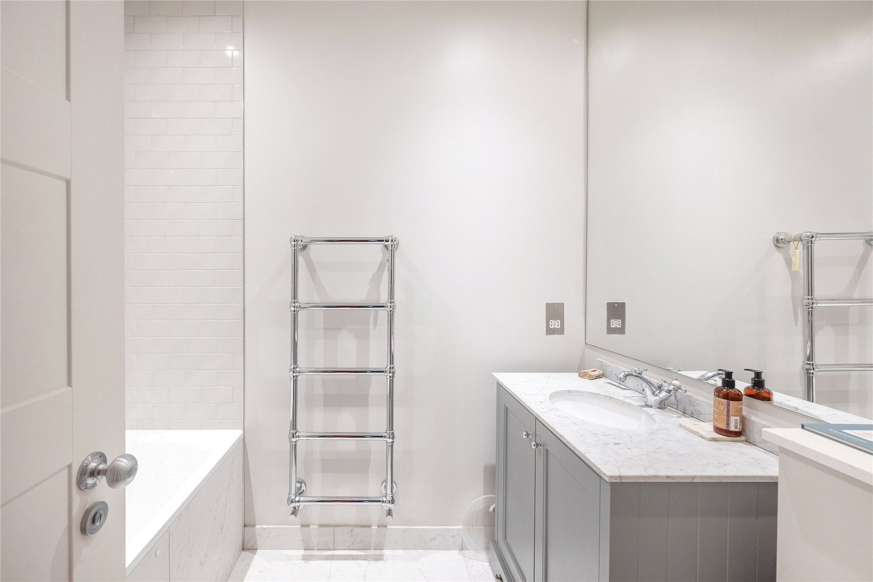 Flat Kynance Mews in Greater London