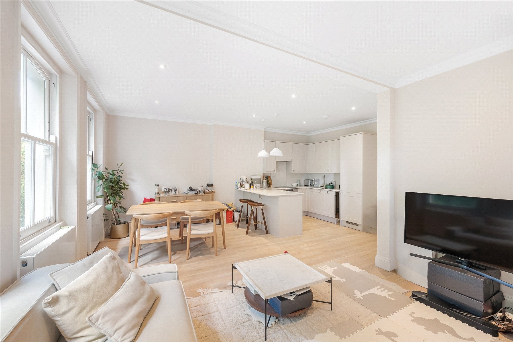 Flat Kynance Mews in Greater London