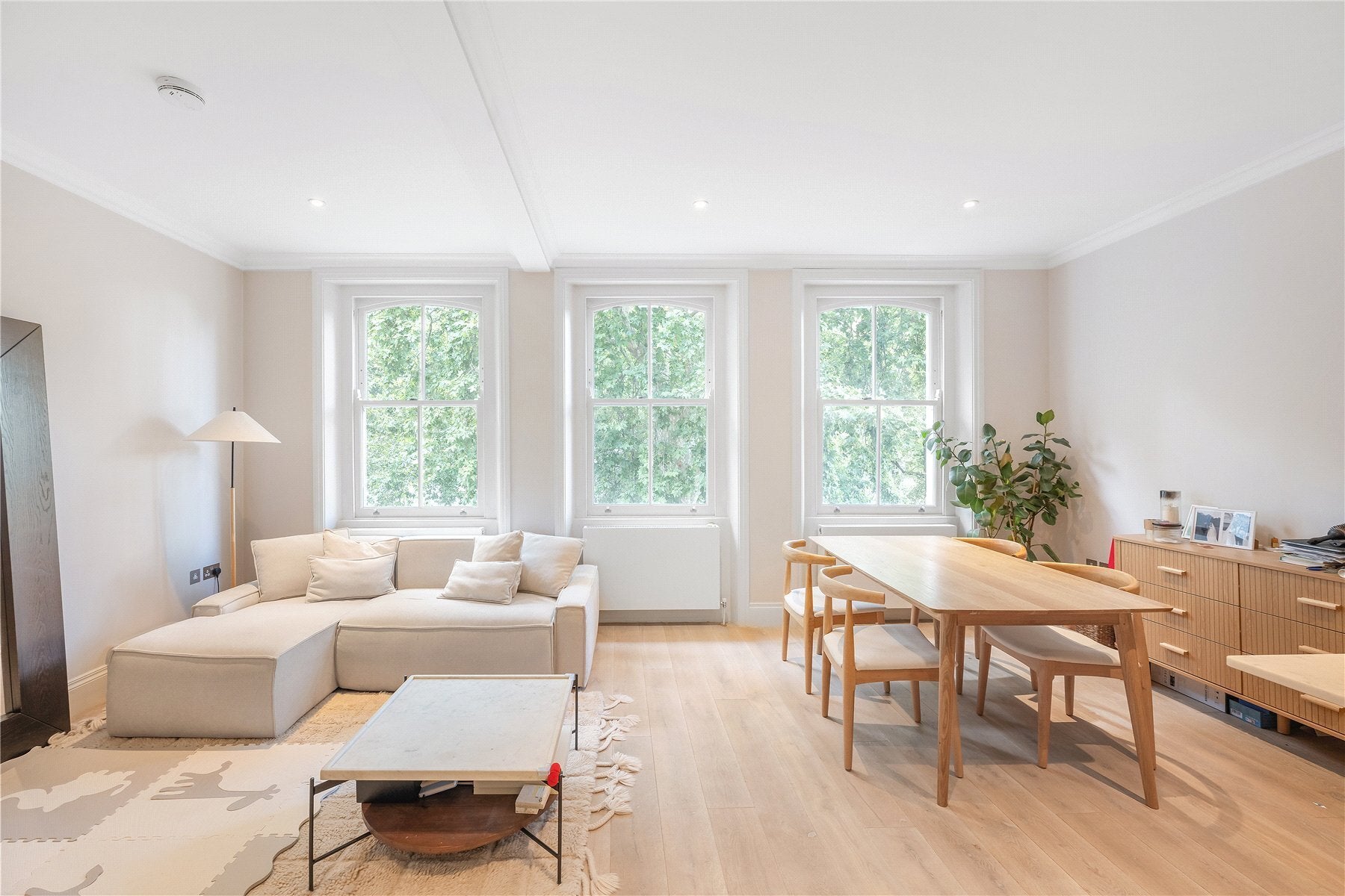 Flat Kynance Mews in Greater London