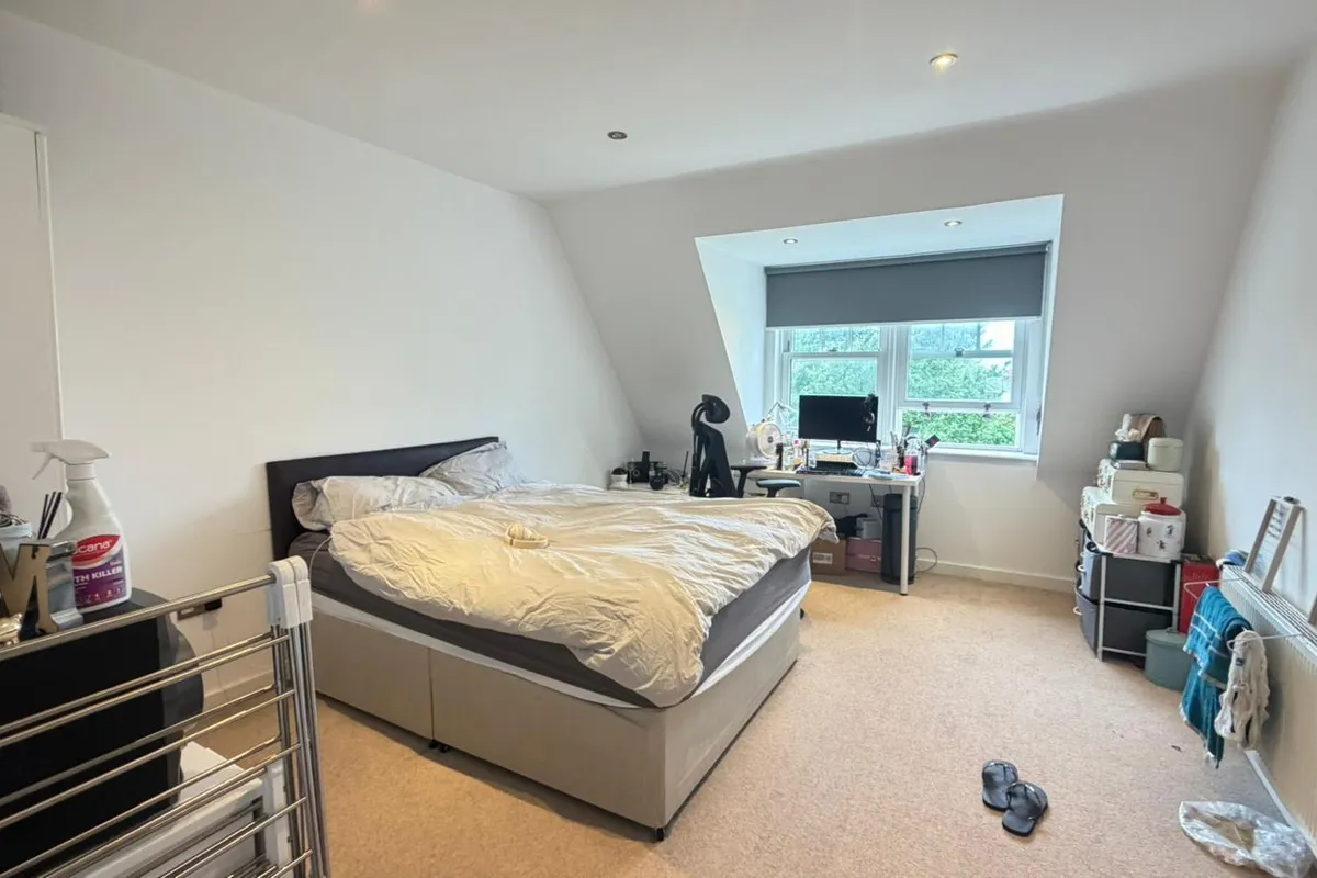 Flat Hanger Lane in Greater London